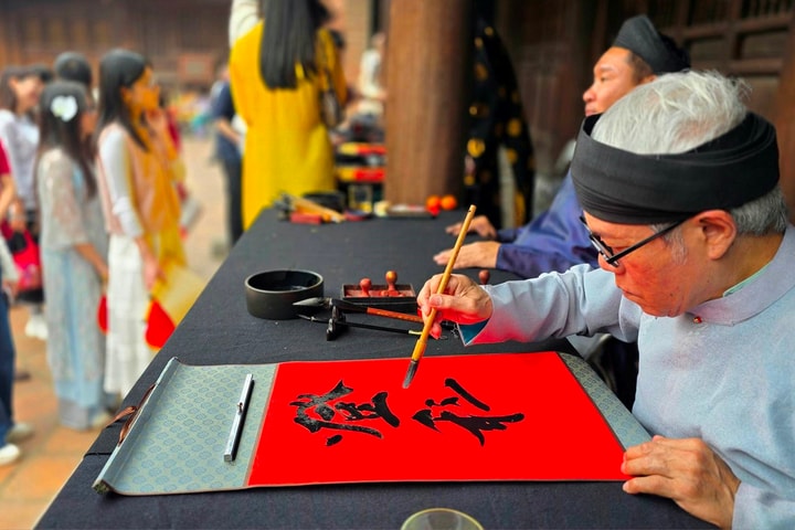 Hơn 55.000 lượt khách đến Văn Miếu - Quốc Tử Giám trong 3 ngày đầu năm mới