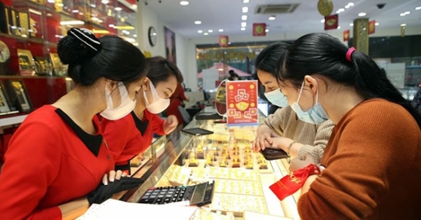 Mua vàng ngày vía Thần Tài: Đầu tư tài chính hay niềm tin tâm linh?