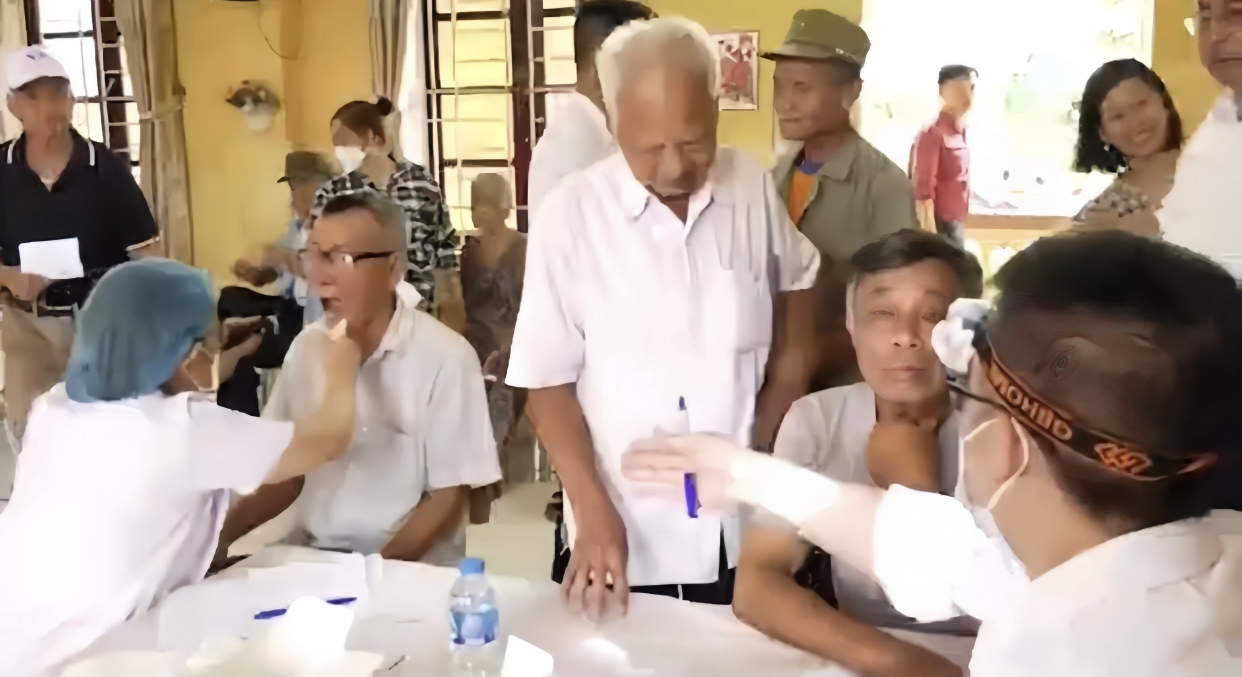 Nam Định: Khám bệnh, cấp phát thuốc miễn phí cho các đối tượng chính sách
