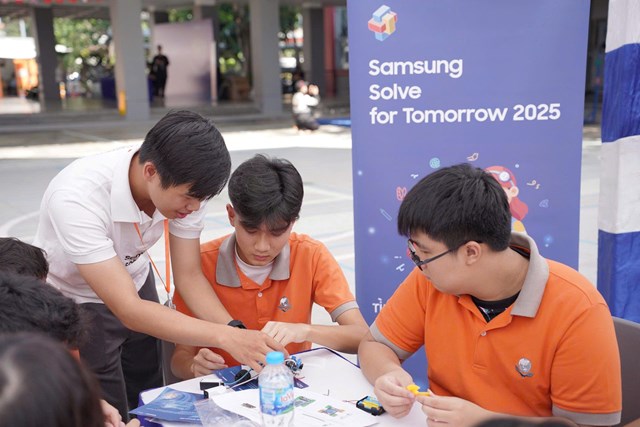 Samsung Việt Nam tiếp tục khởi động cuộc thi Solve for Tomorrow tại khu vực phía Nam