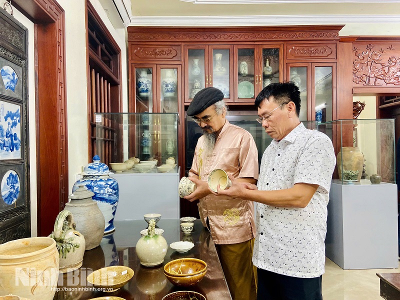 Người gìn giữ di sản qua những cổ vật