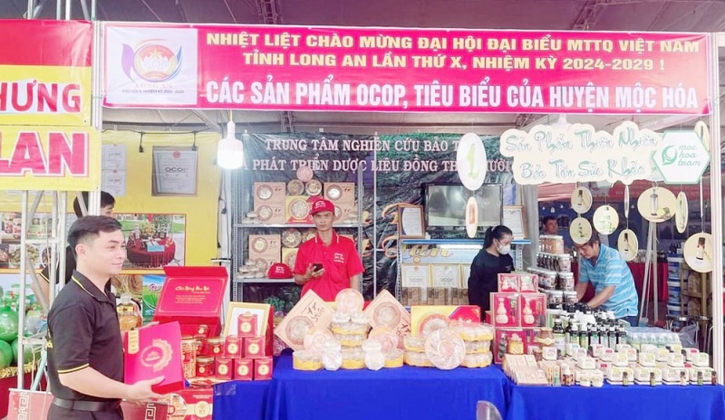 Hội chợ thương mại 'Tự hào hàng Việt Nam' gắn với sự kiện chào mừng Đại hội đại biểu MTTQ Việt Nam tỉnh Long An lần thứ X