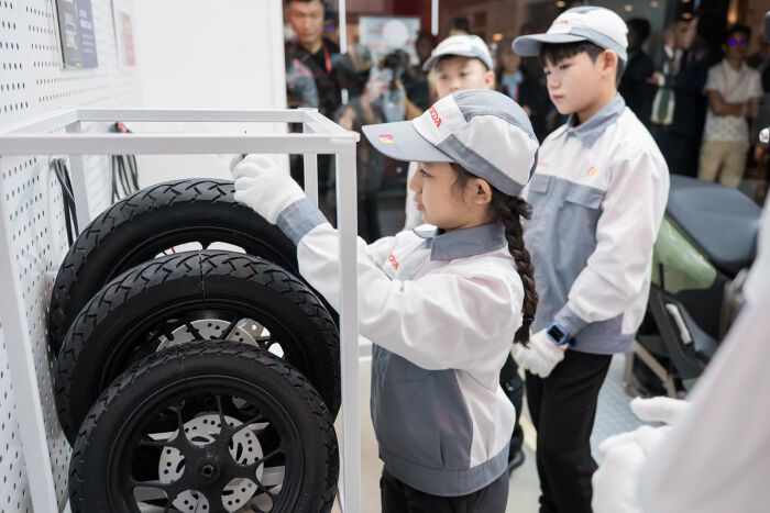 Honda Việt Nam hợp tác với KidZania Hà Nội ra mắt sân chơi trải nghiệm ''Trung tâm Công nghệ Xe máy điện Honda'' dành cho trẻ em