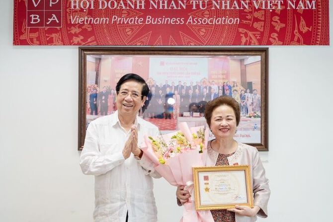 Hội Doanh nhân Tư nhân Việt Nam bầu tân Chủ tịch và suy tôn Chủ tịch sáng lập Hội