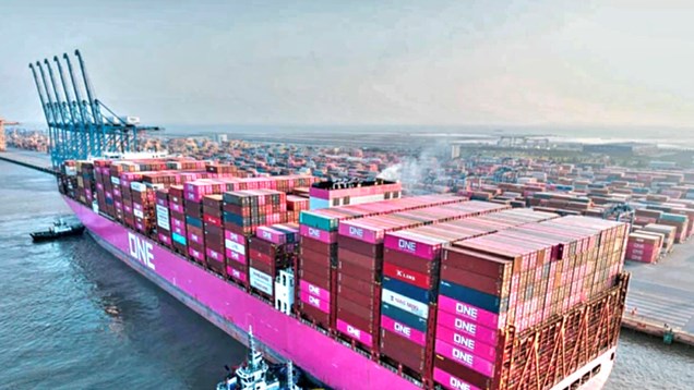 Siêu tàu container 360m cập Cảng Container Quốc tế Tân Cảng Hải Phòng
