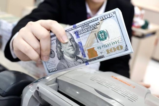 Rủi ro địa chính trị gia tăng, chuyên gia dự báo gì về tỷ giá USD/VND?