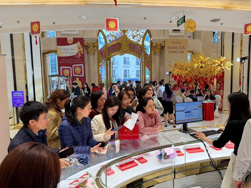 'Cháy' vàng, 'cháy' bạc gần ngày Vía Thần Tài